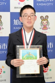 加西市さわやか市民賞を受賞した富永雄大さん＝加西市役所