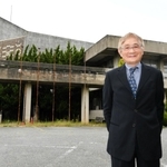 西脇市民会館を設計した根津耕一郎さん＝西脇市郷瀬町