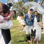 愛犬も一緒に。アーベントロートが企画するウエディングのリハーサル＝小野市万勝寺町