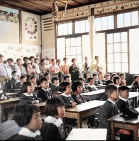 小学校の授業参観の風景（「昭和の家族」の投稿から）