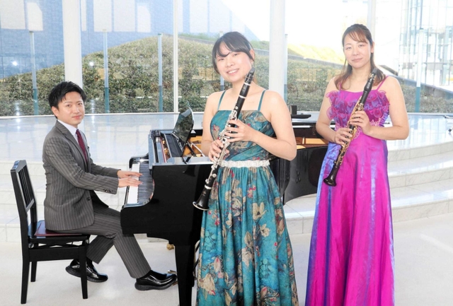 コンサートに出演する（左から）加門隆太朗さん、宮崎香織さん、星野悦子さん＝小野市中島町