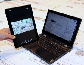 観察や記録に使ったタブレット端末やノート型パソコン＝加東市