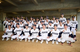 選抜大会出場が決まり、喜ぶ社高校の選手たち＝加東市木梨