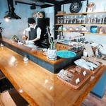 落ち着きのある都会的な雰囲気の店内＝西脇市黒田庄町前坂