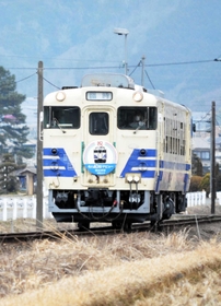 北条鉄道での再デビューから１年を迎えるキハ４０形＝加西市内