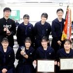 全日本電卓競技大会で優勝した小野高校ビジネスライセンス部のメンバー＝小野高校