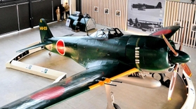 戦闘機「紫電改」の実物大模型＝加西市鶉野町、ｓｏｒａかさい
