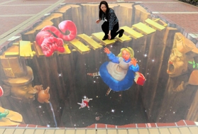 フィクションの世界に入り込んで写真撮影できる屋外作品＝加東市下滝野、加東アート館