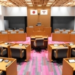 西脇市議会の議場＝同市下戸田