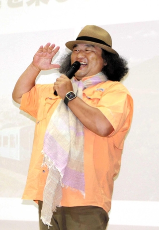 鉄道写真の楽しみ方について語る中井精也さん＝西脇市野村町