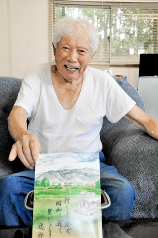 漫画の自叙伝を自費出版した小西逸郎さん＝小野市