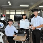 観測成功を振り返る小野高校天文部の（右から）小林勇作さん、横山優明さん、藤井凰綺さん＝小野高校