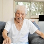 漫画の自叙伝を自費出版した小西逸郎さん＝小野市
