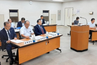 正副管理者として小野、加東、加西の３市長も出席した事務組合の議会＝小野クリーンセンター