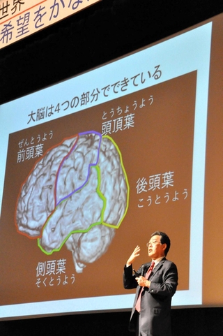 「夢の実現へ、手と頭を使って」と勧める川島隆太教授＝小野市うるおい交流館エクラ