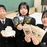 白いパッケージの「ヤシロブレンド」と黒の「セイカブレンド」を開発した生徒たち＝社高校
