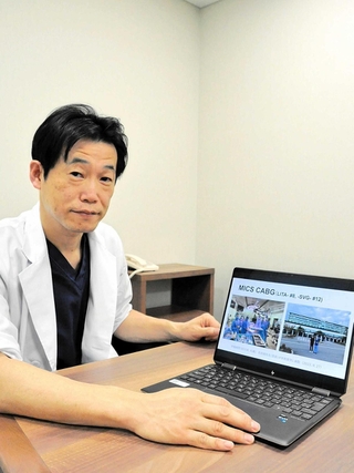 ＭＩＣＳについて説明する山田章貴さん＝北播磨総合医療センター