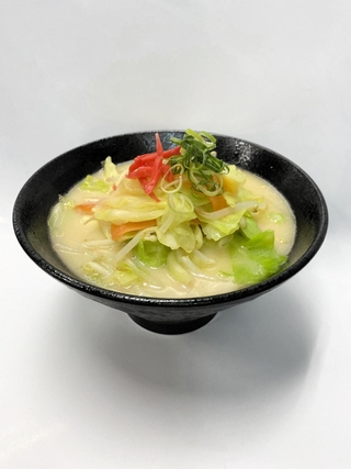 「野菜たっぷり白湯ラーメン」（西日本高速道路サービス・ホールディングス関西支社提供）