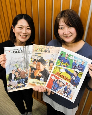 広報誌が３部門で特選や入選に輝いた多可町企画秘書課の吉田さん（左）と森野さん＝町役場
