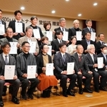 加西市の課題解決に向け「市ＳＤＧｓパートナー」に登録した企業、団体の代表者ら＝アスティアかさい