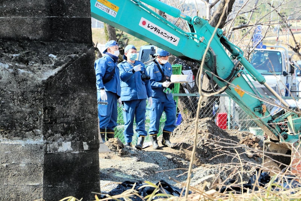 神鉄粟生線、2日続けて運転見合わせ のり面崩落、2人死傷 復旧工事