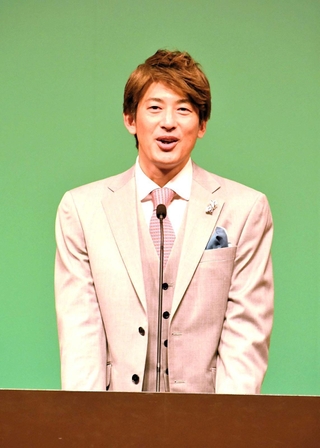 プロ野球選手時代のエピソードなどを語った能見篤史さん＝多可町中区中村町