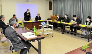 市立加西病院の建て替えに向けて設置された委員会の初会合＝加西病院