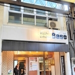 商店街再生の「基地」を目指す貸し空間のベース＝小野市本町