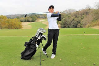 海外にも活躍の場を広げる佐藤涼音さん＝東条の森カントリークラブ