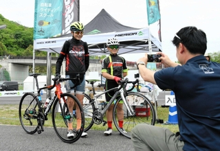自転車に親しむさまざまなイベントを楽しむ来場者＝加東市下滝野