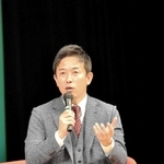 継続する大切さを話した赤星憲広さん＝小野市うるおい交流館エクラ