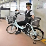 列車に持ち込める小型電動自転車＝北条鉄道・北条町駅
