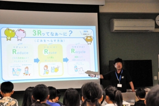 ３Ｒの説明もあったエフピコの出前授業＝市場小学校