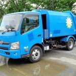 ２８２万円で落札されたごみ収集車（小野市提供）