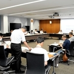 中学部活動の地域移行について話し合われた会議＝西脇市役所