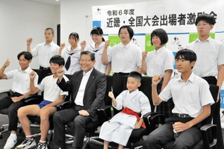 全国、近畿大会に挑む小野市の小中学生ら＝小野市役所