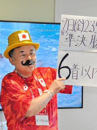 熱い声援を呼びかけた井上雅規さん＝小野市役所