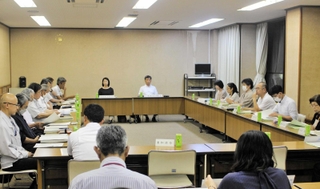 愛称などが議題となった開校準備委員会＝加東市地域交流センター