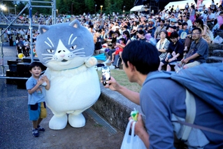 神戸新聞で連載中の創作童話「かなしきデブ猫ちゃん」の主人公・マルも訪れた＝西脇市上比延町