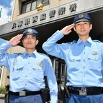 地道なパトロールで空き巣被害の拡大を防いだ日野達夫警部補（左）と的野倫幸巡査部長＝西脇市郷瀬町