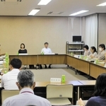 愛称などが議題となった開校準備委員会＝加東市地域交流センター