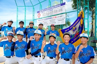 西日本学童軟式野球大会で準優勝した小野東スポーツ少年団の選手＝小野市天神町、小野東小学校