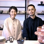 小沢巧尚さん（右）と宜子さん夫妻＝西脇市大垣内