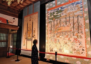 特別公開される涅槃図（右）と如意輪観音像の絵画＝常行堂