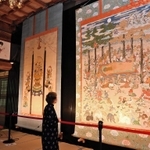 特別公開される涅槃図（右）と如意輪観音像の絵画＝常行堂