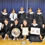 北播磨の新商品販売を後押しし、発表会で１位になったブランディング班＝小野高校