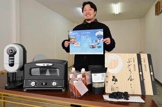 加西の特産品を販売する拠点を市中心部に計画するハリマ・クリエイティブの鈴木龍平さん＝加西市北条町北条