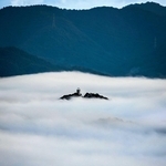 【５】ｔｏｍｏａｋｉ．７４さんの「見えた！加西の天空の城」＝１０月３０日、加西市、笠松山山頂より