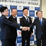 かさいスマートエナジーに共同出資した事業者の代表者ら＝加西市役所