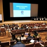 西脇東中と黒田庄中の統合経緯などについて、異論が相次いだ説明会＝西脇市下戸田